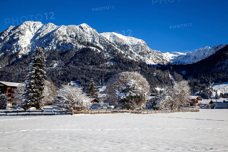 Winter landscape, snowy landscape, view of Oberstdorf, behind Rubihorn, Gaisalphorn, Geißfuß, Nebelhorn, Oberallgäu, Allgäu, Bavaria, Germany, Europe