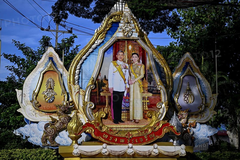 Picture of the Thai King Maha Vajiralongkorn, known as Rama X, and Queen Suthida Bajrasudhabimalalakshana, Taling Chan, Bangkok, Thailand, Asia