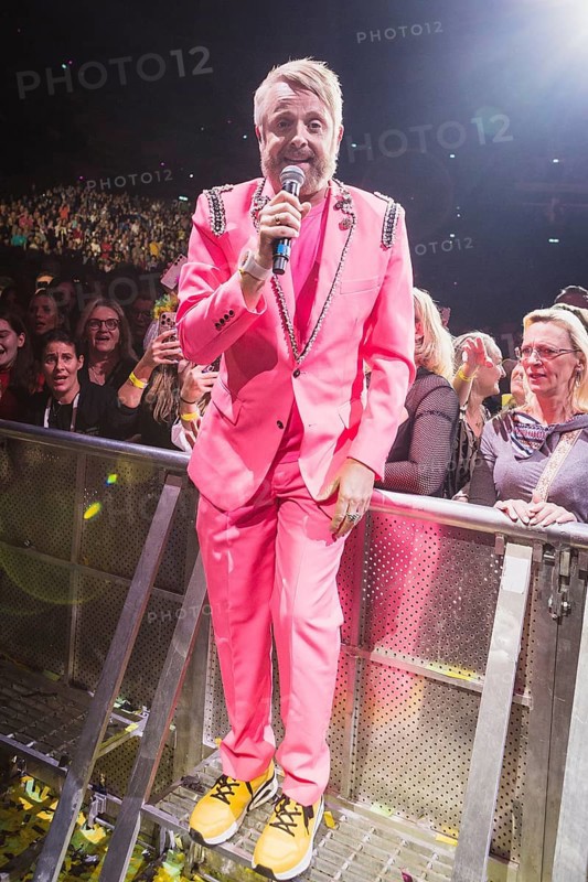 Roß Antony with audience at the Schlagernacht des Jahres live on Das Original Tour in the Berlin Uber Arena on 16 November 2024