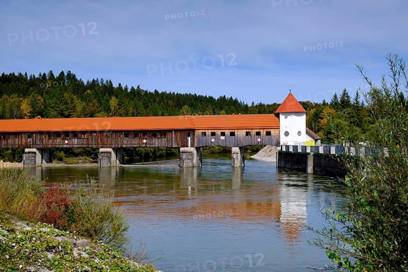 Isar bridge at the Ickinger Eisweiher weir, Isar near Puppling, Upper Bavaria, Bavaria, Germany, Europe