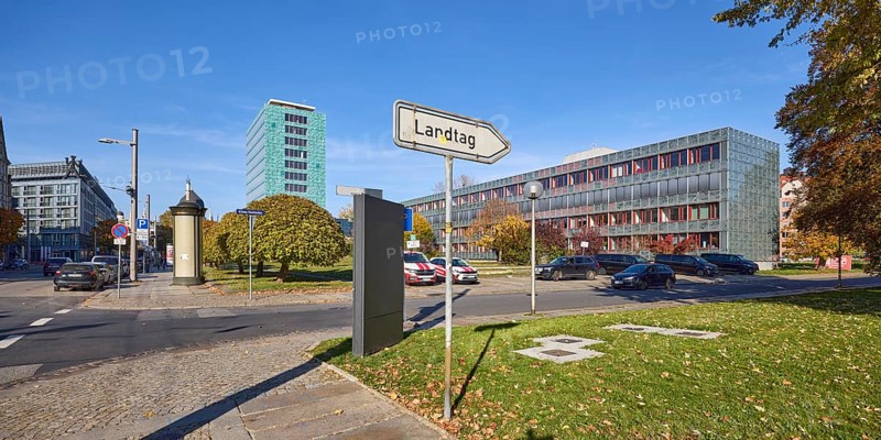 Signpost to the state parliament, general architecture, intersection of Ostra-Allee and Kleine Packhofstraße, Dresden, state capital, independent city, Saxony, Germany, Europe