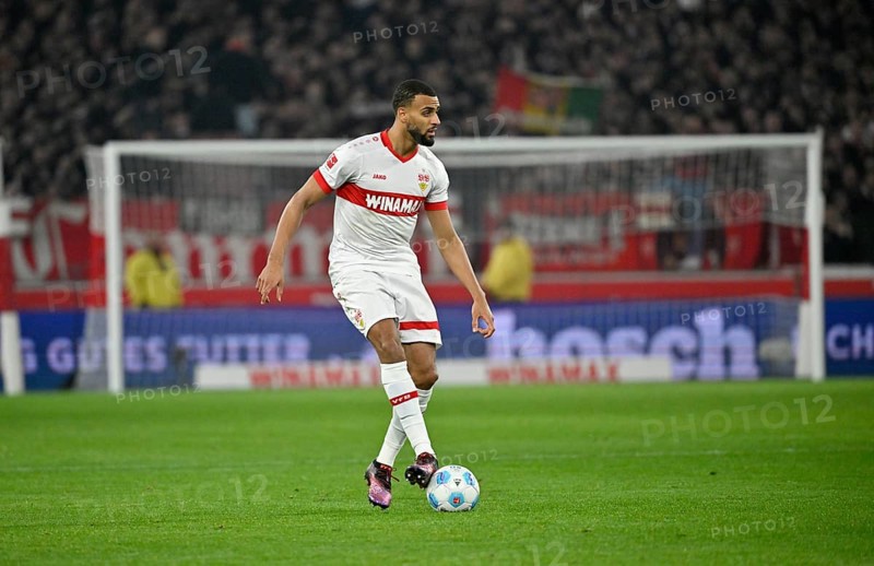 Josha Vagnoman VfB Stuttgart (04) Action on the ball MHPArena, MHP Arena Stuttgart, Baden-Württemberg, Germany, Europe