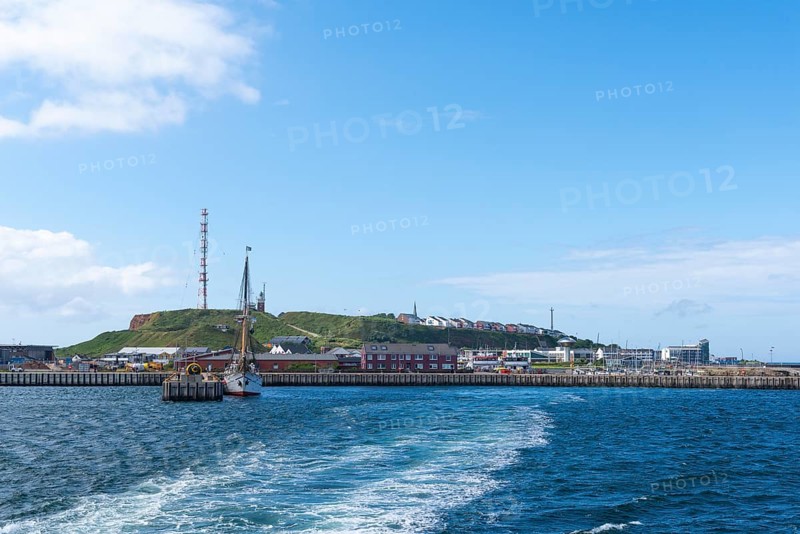 View from south-west to the high sea island Helgoland, harbour facilities, three-masted gaff schooner Elisabeth, cliff coast, Unterland and Oberland, radio tower, passenger ship Maud at sea, Hurtigruten Expeditions, North Sea, Pinneberg district, Schleswig-Holstein, Germany, Europe