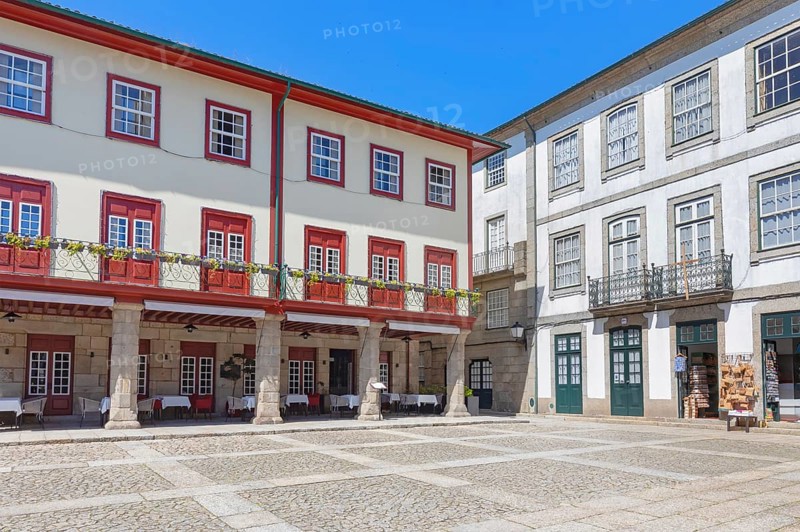 Oliviera square (Largo da Oliveira), Guimaraes, Minho Region, Portugal, Europe