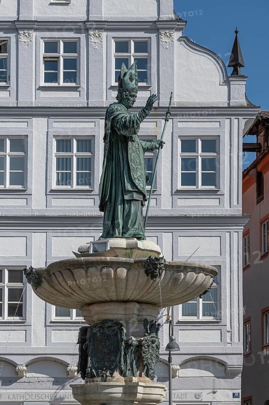 Willibald Fountain with the figure of St Willibald, created in 1695, Market Square, Eichstätt, Upper Bavaria, Germany, Europe