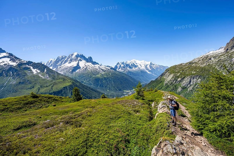 Mountaineer in front of a mountain panorama with glaciated mountain peaks, Aiguille Verte with Aiguille du Midi and Mont Blanc, hike to Aiguillette des Posettes, Chamonix, Haute-Savoie, France, Europe
