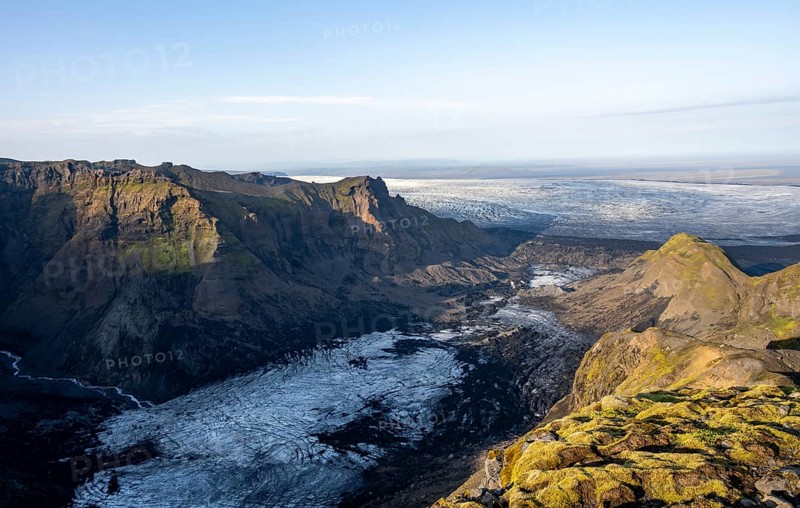 Impressive landscape with mountains and glaciers in the evening light, Huldujökull and Kötlujökull glacier tongues, Myrdalsjökull glacier, Pakgil, v