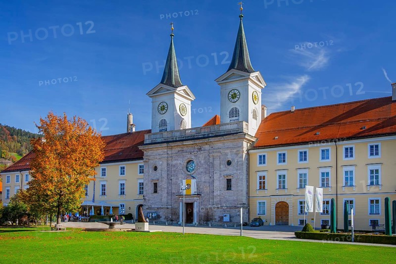 Monastery castle with Tegernsee brewery in autumn, Tegernsee, Tegernsee, Tegernsee valley, Mangfall mountains, Bavarian Alps, Upper Bavaria, Bavaria, Germany, Europe