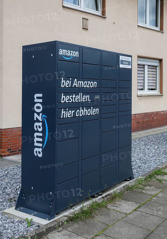 Bottrop, North Rhine-Westphalia, Germany, Amazon, Amazon Locker, Amazon Hub, Packstation, parcel station, pick-up station for Amazon parcels, Europe