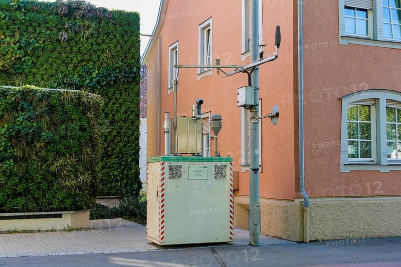 Lederstraße air monitoring station, air quality measurement, exhaust gas measurement, particulate matter, nitrogen dioxide, pollutant measurement, air pollution control plan, noise barrier, green wall, Reutlingen, Baden-Württemberg, Germany, Europe