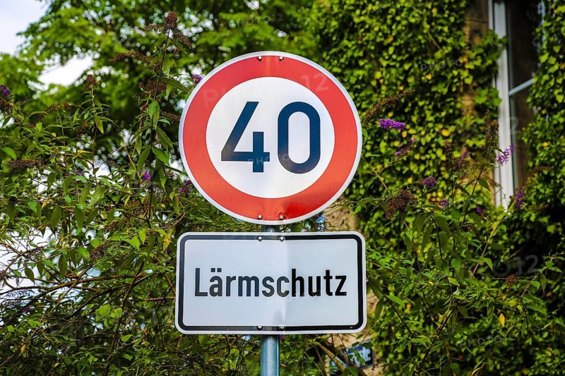 Traffic sign 274-40, speed limit 40 km/h, round traffic sign, noise protection, lettering, letters, road traffic regulations, Reutlingen, Baden-Württemberg, Germany, Europe