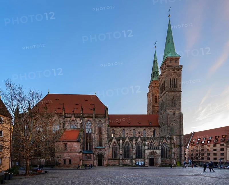 Gothic Sebaldus Church in the evening light, Sebaldus Square, Nuremberg, Middle Franconia, Bavaria, Germany, Europe