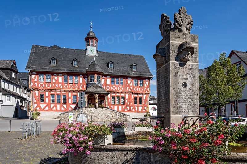 Historic town hall, Renaissance half-timbered house, fountain for fallen soldiers of the 1st World War, Untermarkt, old town centre, Hadamar, Limburg-Weilburg, Westerwald, Hesse, Germany, Europe