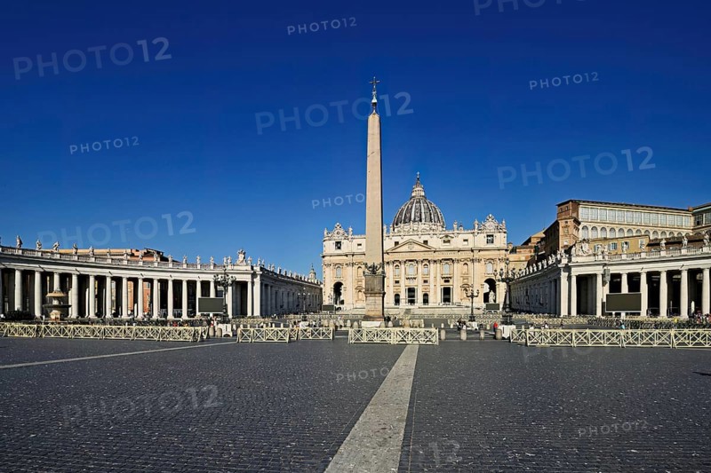 St Peter's Cathedral, St Peter's Basilica, obelisk, Vatican palaces, St Peter's Square, Vatican, Rome, Lazio, Italy, Europe