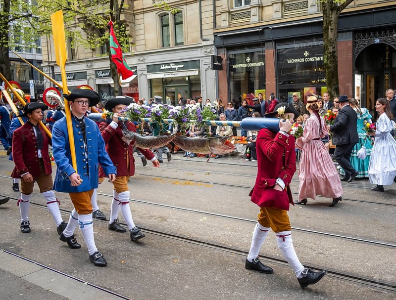 Parade of historically costumed guild members, Zunft zur Schiffleuten, Sechseläuten or Sächsilüüte, Zurich Spring Festival, Zurich, Switzerland, Europe