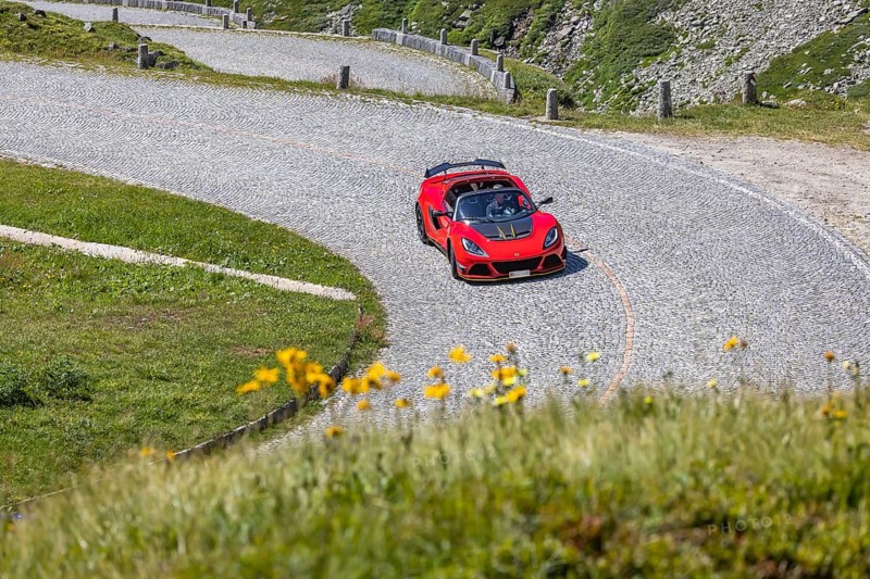 La Tremola, the world-famous serpentine road through the Val Tremolo, Switzerland's longest road monument with 24 hairpin bends. A popular leisure activity for owners of sports cars or vintage cars is the tour over the winding Alpine pass. Airolo, Canton Ticino, Switzerland, Europe