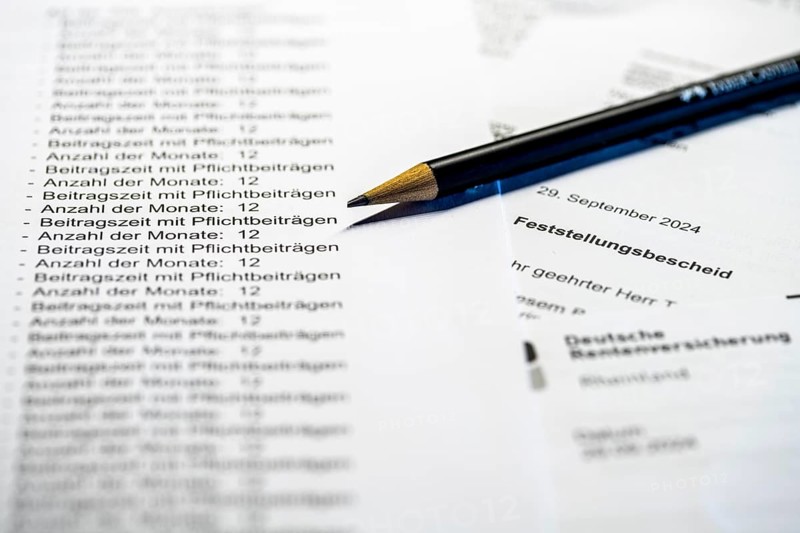 Symbolic image pension, pension information, assessment notice on contributions made to the statutory pension insurance and expected pension on reaching retirement age, notification from the German Pension Insurance to an insured person