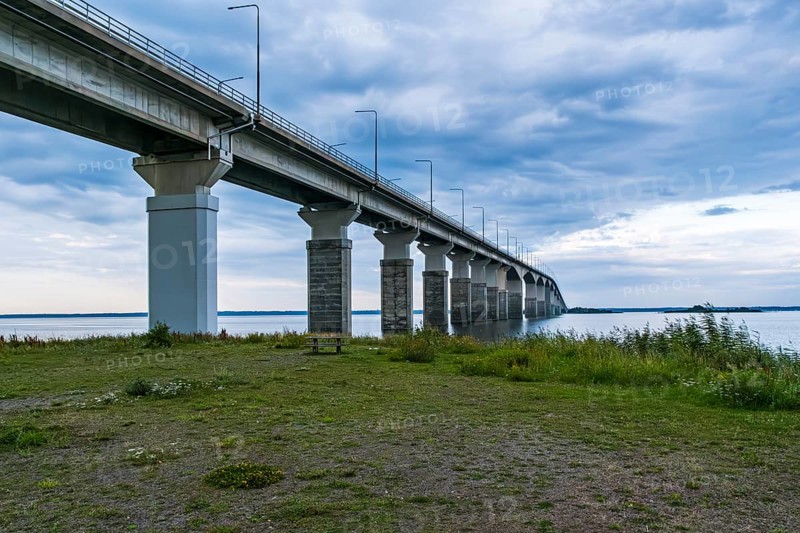 Atmospheric view of the Öland Bridge (Ölandsbron) in the evening light, which connects the mainland with the island of Öland across the Kalmarsund, Kalmar, Kalmar län, Sweden, Scandinavia, Northern Europe, Europe