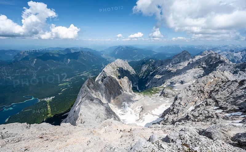 Panorama, rocky steep mountain landscape, mountain panorama from the summit of the Zugspitze, view of Eibsee lake and mountain ridge with summit Waxenstein and Riffelspitze and into the Höllental, Wetterstein range, Wetterstein range, Bavaria, Germany, Europe