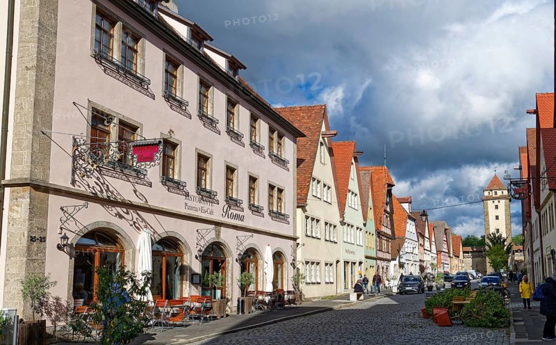 Galgengasse and Galgentor in the old town centre of Rothenburg ob der Tauber. Rothenburg, Bavaria, Germany, Europe
