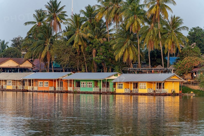 Colourful floating bungalows of the Sala Done Khone Hotel on the Mekong, Don Khon Island, Si Phan Don, Champasak Province, Laos, Asia