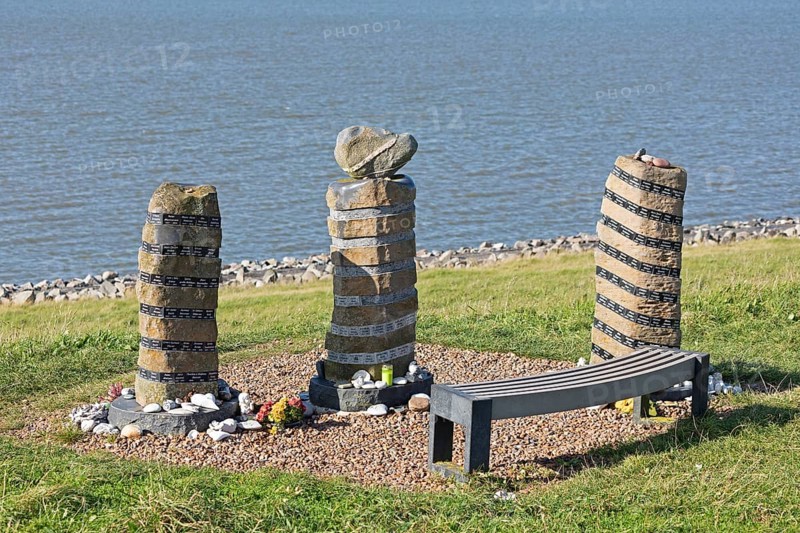 Memorial site for those buried at sea, harbour, Strucklahnungshörn, Nordstrand, North Frisia, Schleswig-Holstein, Germany, Europe