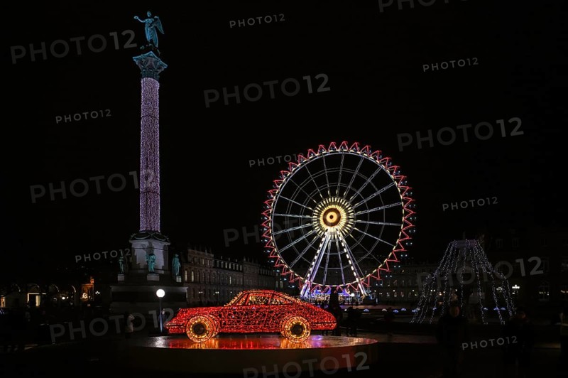 Night shot, Christmas market, highlights, illumination, with Porsche 911, Porsche Museum, landmark, Ferris wheel, New Palace, Jubilee Column, Concordia, Schlossplatz, Stuttgart, Baden-Württemberg, Germany, Europe