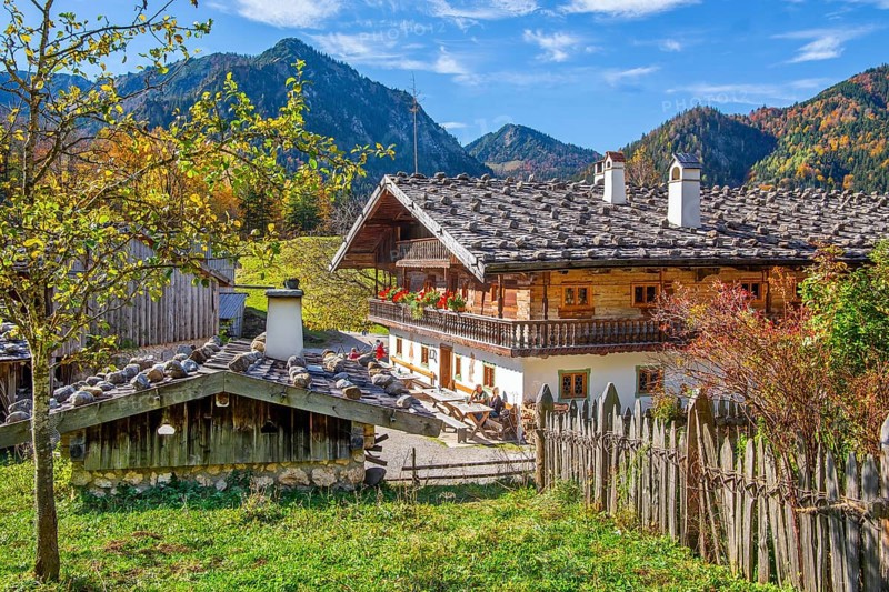 Markus Wasmeier Farm Museum in autumn, Schliersee, Mangfall mountains, Upper Bavaria, Bavaria, Germany, Europe