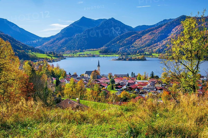 Panorama of the village and lake with the parish church of St. Sixtus and the Brecherspitz 1683m in the Mangfall mountains in autumn, Schliersee, Upper Bavaria, Bavaria, Germany, Europe