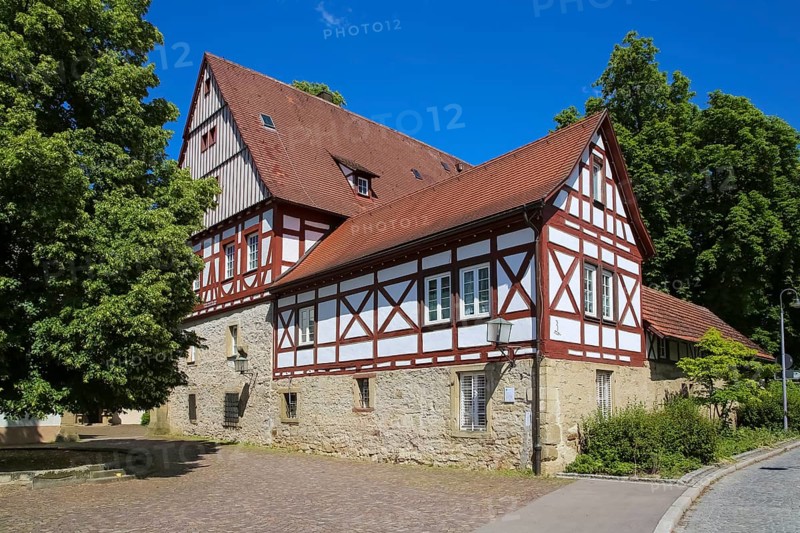 Varbüler Castle, Hemmingen Castle, the new building, half-timbered, former seat of the barons of Varnbüler, historical buildings, architecture, Hemmingen, Ludwigsburg district, Baden-Württemberg, Germany, Europe