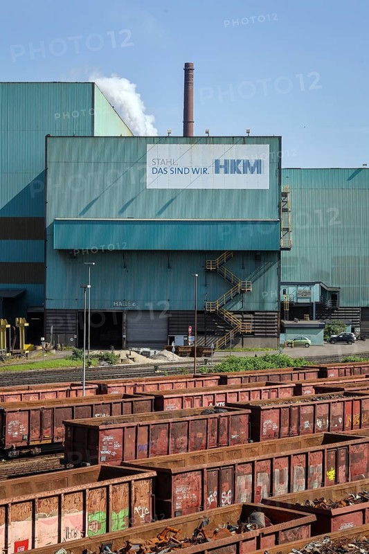 Duisburg, Ruhr area, North Rhine-Westphalia, Germany, HKM Hüttenwerk Krupp Mannesmann in Duisburg-Hüttenheim. Current shareholding: 50 % thyssenkrupp Steel Europe AG, 30 % Salzgitter Mannesmann GmbH, 20 % Vallourec Tubes S.A.S. Steel manufacturer thyssenkrupp Steel intends to significantly reduce its production capacity in Duisburg, Europe