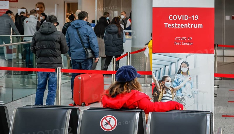Düsseldorf, North Rhine-Westphalia, Germany - Düsseldorf Airport, Covid rapid test at the EcoCare Covid-19 test centre, Easter holidaymakers in times of the corona pandemic must present a negative corona test in front of flying to Majorca, for example, and also in front of returning to Germany