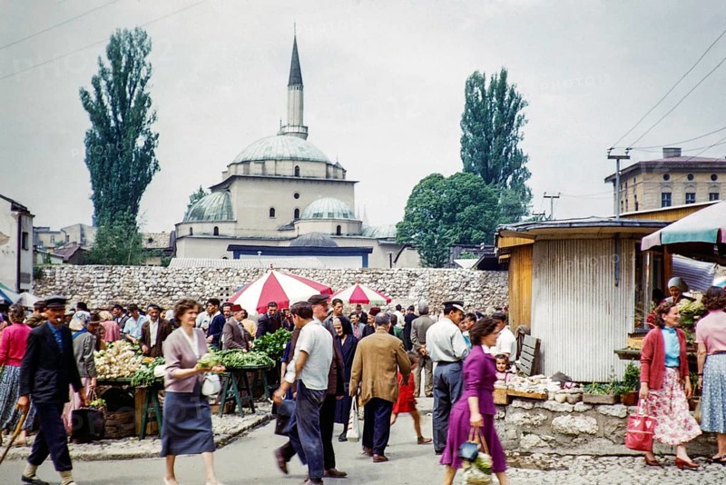 People shopping at street market with Gazi Husrev-beg mosque minaret in background, Sarajevo, Bosnia and Herzegovina, former Yugoslavia, Europe 1960, Europe