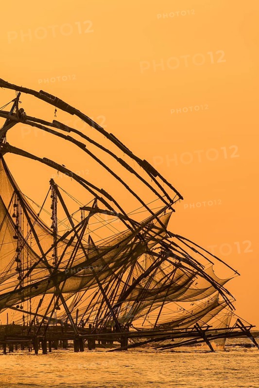 Chinese fishing nets, sunset, Arabian Sea coast, Fort Cochin, Kochi, Kerala, South India, India, Asia