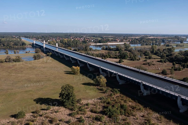 Magdeburg waterway junction, Mittelland Canal crosses the Elbe in a trough bridge, Hohenwarthe, Saxony-Anhalt, Germany, Europe