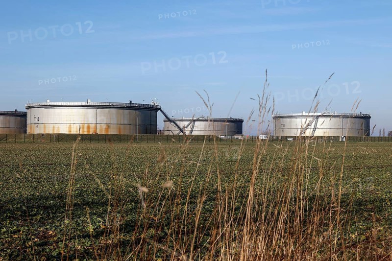 Tanks filled with crude oil at Ölhafen Rostock GmbH, EUROPORTS. The PCK refinery in Schwedt is supplied with crude oil from here via a pipeline, Rostock, 08/02/2023
