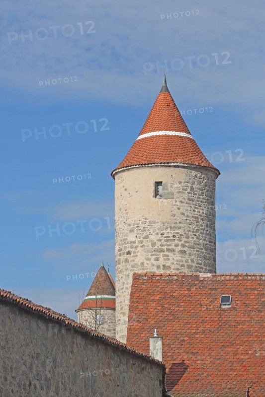 Krugsturm with historic town wall and Hertelsturm, round defence defence tower, two, towers, Dinkelsbühl, Middle Franconia, Franconia, Bavaria, Germany, Europe