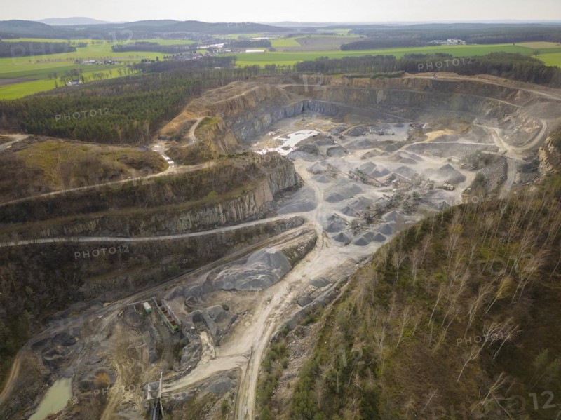 Natursteinwerke Weiland GmbH is a family business that operates several granite and greywacke stone plants as well as gravel works in Upper Lusatia. Natursteinwerke Weiland GmbH employs around 150 people and supplies customers throughout Germany, Poland and the Netherlands as a universal supplier of building materials. Greywacke is processed into a wide range of products at the Bernbruch stone works near Kamenz, Kamenz, Saxony, Germany, Europe