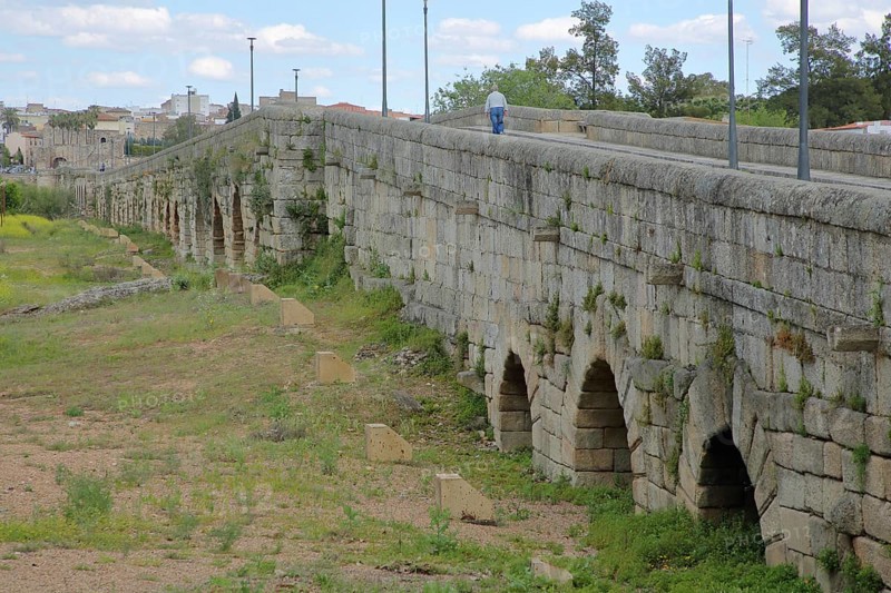 Roman stone arch bridge Puente Romano, UNESCO, Forum Roman, Emerita Augusta, Merida, Extremadura, Spain, Europe