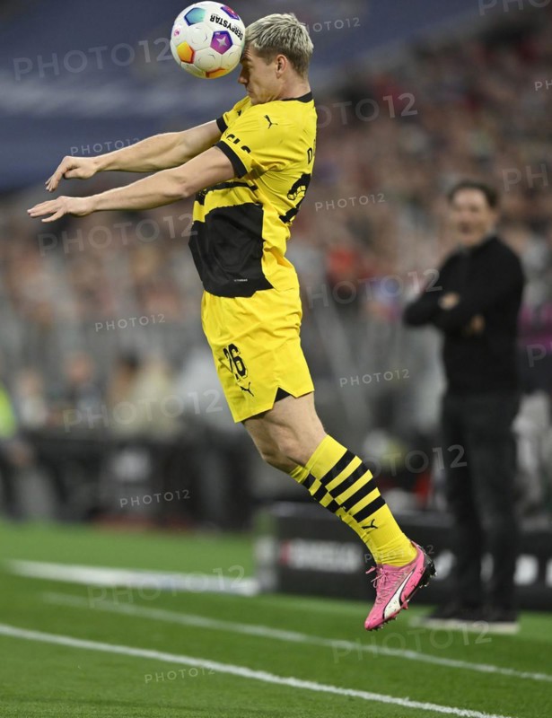 Julian Ryerson Borussia Dortmund BVB (26) Action on the ball, German Classico FC Bayern Munich FCB vs. Borussia Dortmund BVB, Allianz Arena, Munich, Bavaria, Germany, Europe