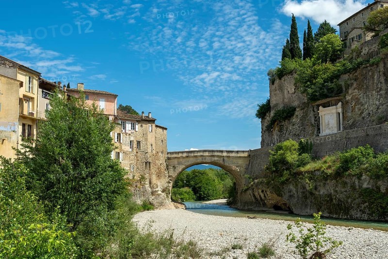 Vaison-la-Romaine. Les Baronnies. The Roman bridge over the Ouveze river at the foot of the town. Vaucluse. Provence-Alpes-Côte d'Azur. France