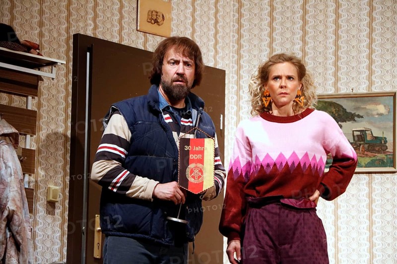 Citizens Lars Dietrich and Sabine Fürst at the photo rehearsal on Stasi, stress and stumbling blocks at the Schlossparktheater Berlin on 4 September 2024