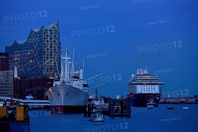 Germany, Hamburg, HafenCity, view to Elbe Philharmonic Hall, Hamburg's new concert hall, glass facade, museum ship Cap San Diego, former cargo ship, Mein Schiff 6, evening light, Hamburg, Hamburg, Federal Republic of Germany, Europe