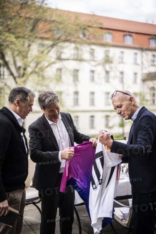 Berlin, 10.04.2024. Federal Minister and Vice-Chancellor Robert Habeck (Alliance 90/The Greens) meets the DFB leadership (Bernd Neuendorf and Andreas Rettig) for talks at the Ministry of Economic Affairs