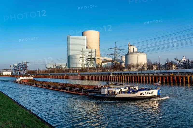 The Datteln 4 hard coal-fired power plant, operated by Uniper, on the Dormtund-Ems Canal, scheduled to go online in summer 2020 following the coal compromise, Datteln, Germany, Europe