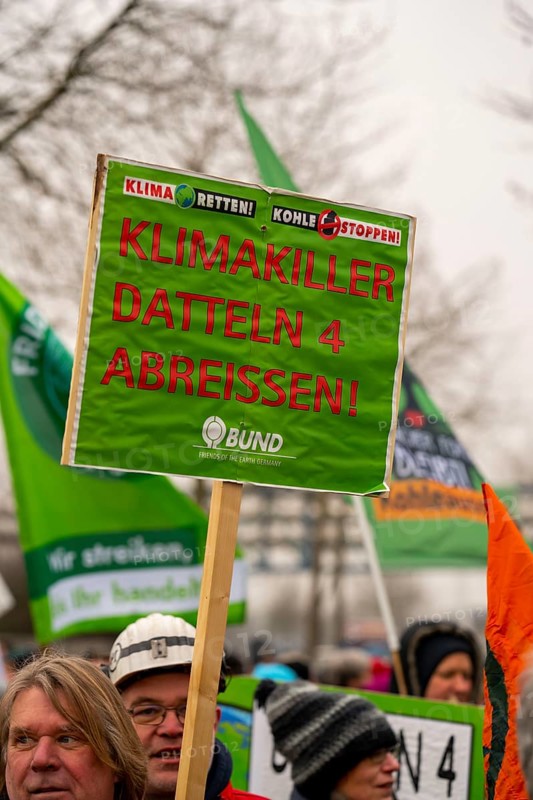 Protest action by the Fridays For Future movement at the Datteln 4 coal-fired power plant, against the commissioning of the power plant, as part of the coal compromise, the Uniper power plant is scheduled to go online in summer 2020