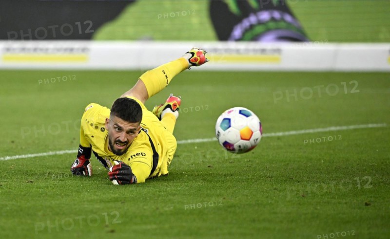 Goalkeeper Fabian Bredlow VfB Stuttgart (01) Action MHPArena, MHP Arena Stuttgart, Baden-Württemberg, Germany, Europe