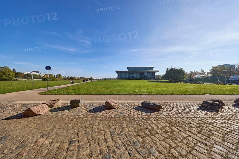 ICD International Congress Center Dresden, conference centre, lawn, footpath and cycle path, blue sky with veil clouds, backlight, New Terrace, Dresden, state capital, independent city, Saxony, Germany, Europe