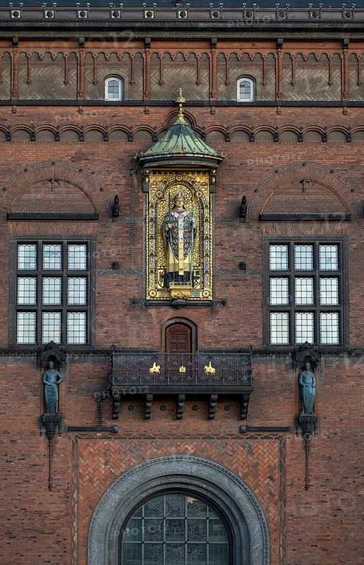 Brick façade with gilded sculpture of Bishop Absalon, St City Hall in the National Romantic style by Martin Nyrop, City Hall Square or Rådhuspladsen, Copenhagen, Denmark, Europe
