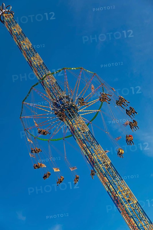 Kettenflieger Bayern Tower, chain carousel in motion, Oktoberfest, Festwiese, Theresienwiese, Munich, Upper Bavaria, Bavaria, Germany, Europe
